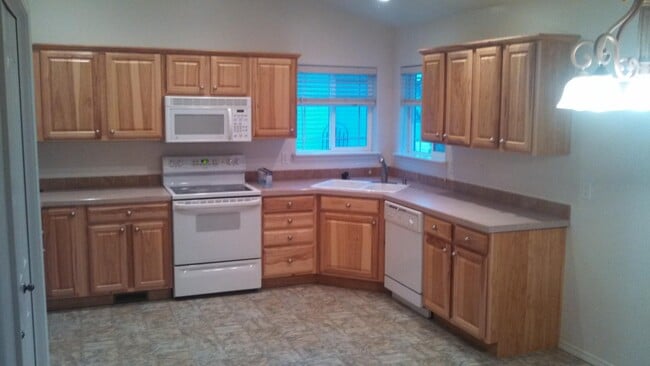 Photo - 411 Federation Rd