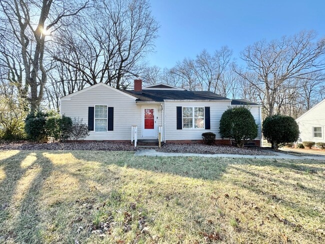 Building Photo - Spacious 4 Bedroom Located in Garden Homes