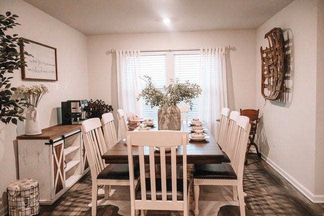 Photo - 228 Lockwood Way E