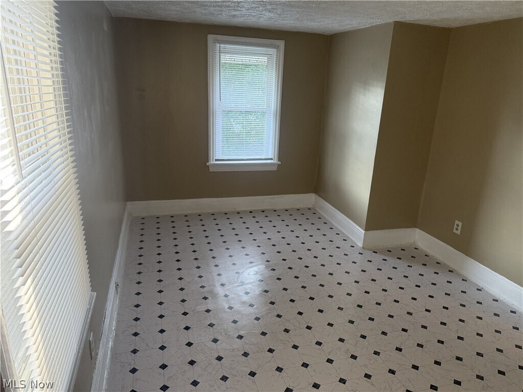 Photo - 1500 Sweitzer Ave