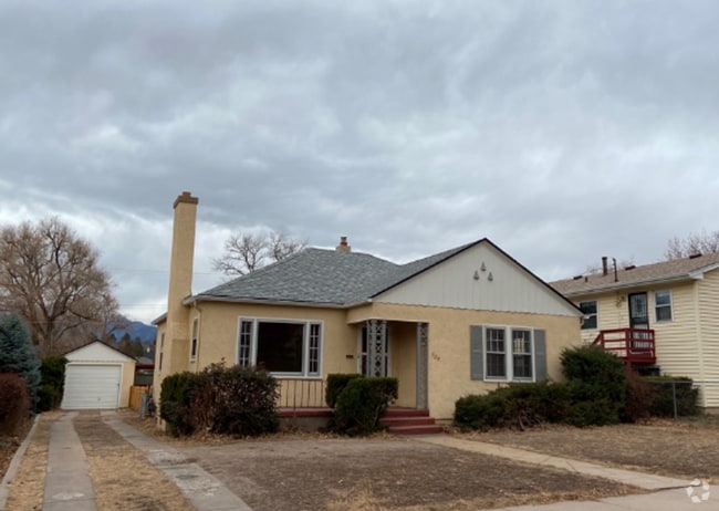Building Photo - Stunning home on Sheridan