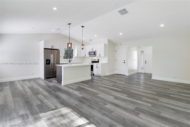 Photo - 143 Greentree Cir