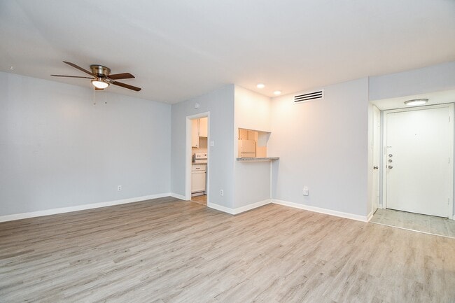 Photo - 2822 Briarhurst Dr Unidad 43