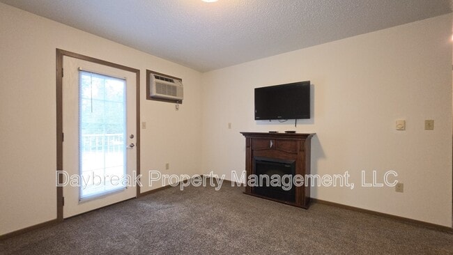 Photo - 303 16th St S