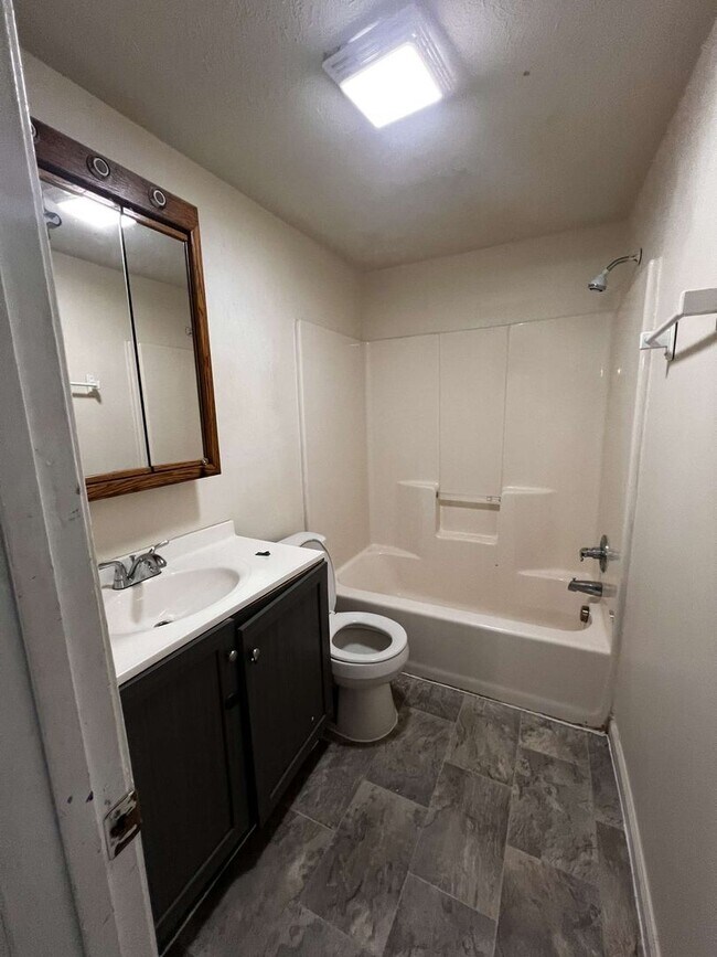 3Bedroom, 1Bathroom Duplex in Spencer, I... House House Rental in