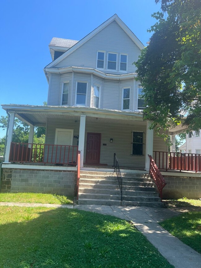 Building Photo - 3011 Garrison Blvd Unit 3
