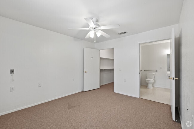 2BR, 2BA - 904SF - 1st Bedroom