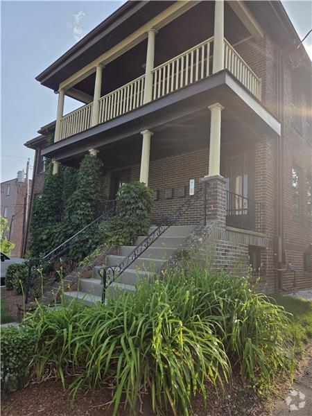 Building Photo - 240 Waverley Ave Unit Front Rental