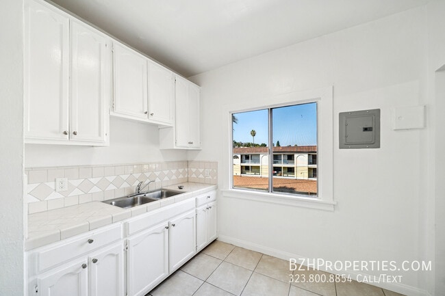 Photo - 1267 Vin Scully Ave Unit 28