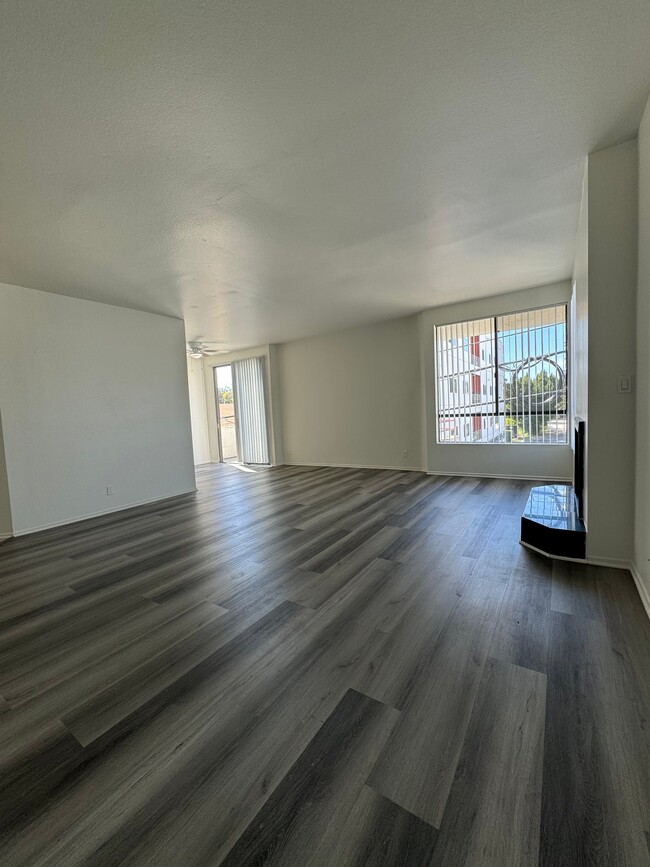 4343 Whitsett Ave Unit 203