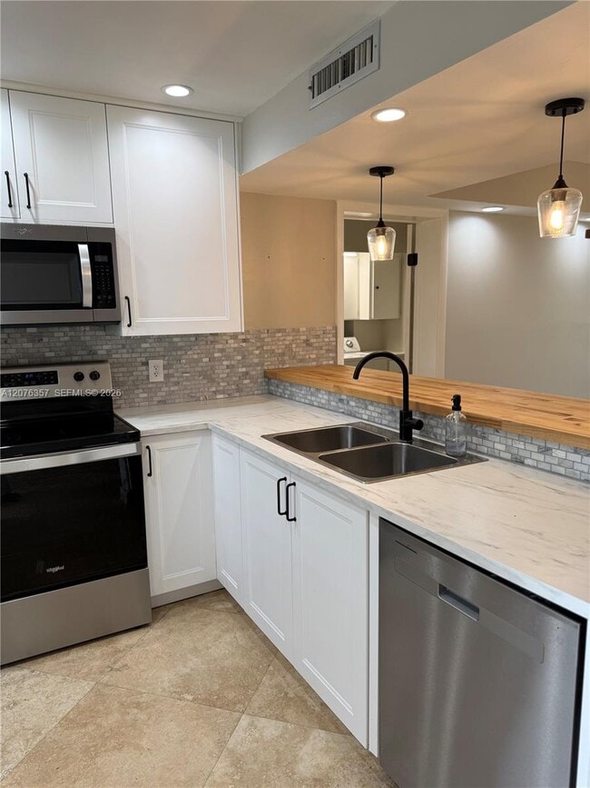 Building Photo - 1520 Whitehall Dr Unit 206
