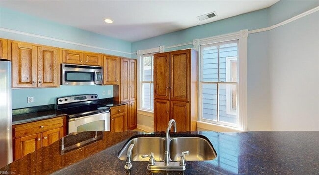 Photo - 409 Dinwiddie St