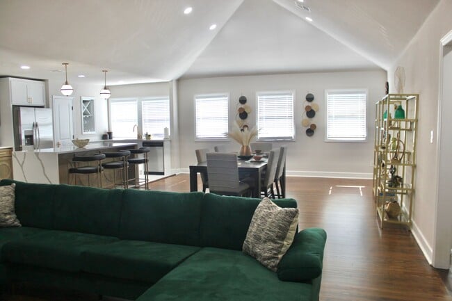 Photo - Rosedale Unit Rosedale Ave - C