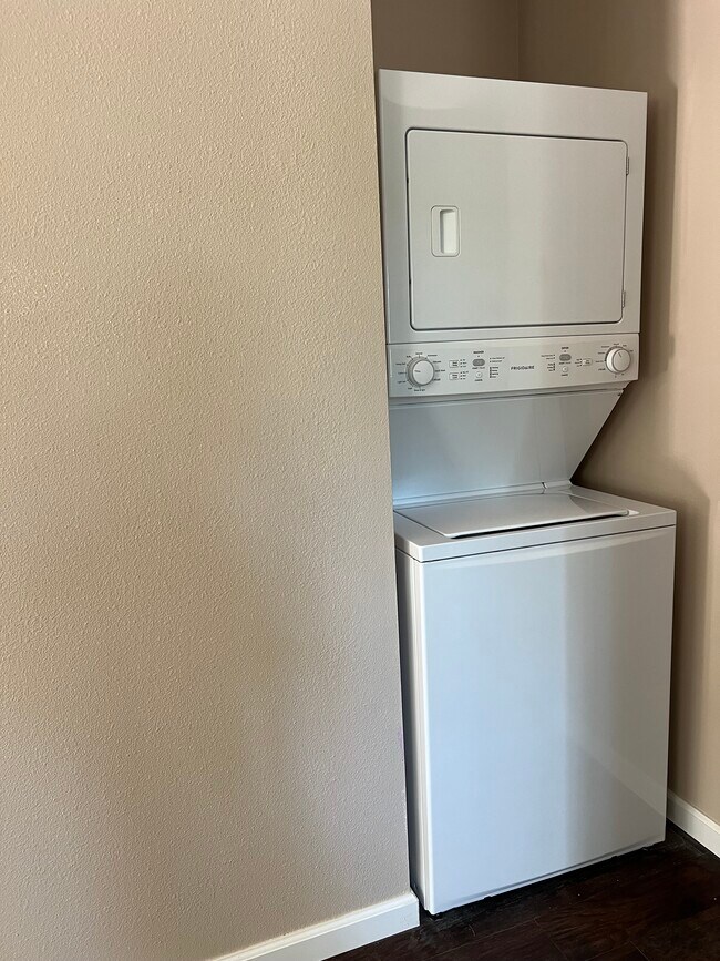 Photo - 1440 Bassett Dr