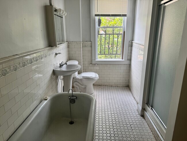 Bathroom - 3137 N Calvert St Unit 2