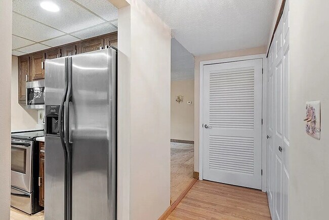 2 Ledgewood Way