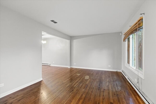 Photo - 1S239 Stratford Ln