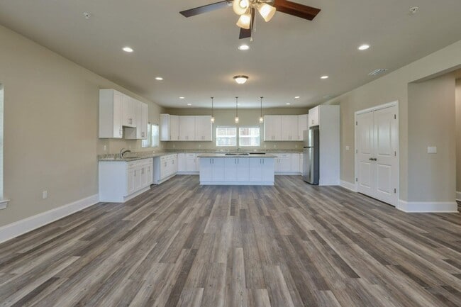 Photo - 537 Lorene St