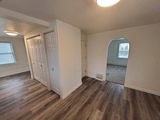 Photo - 928 W Kamps Ave