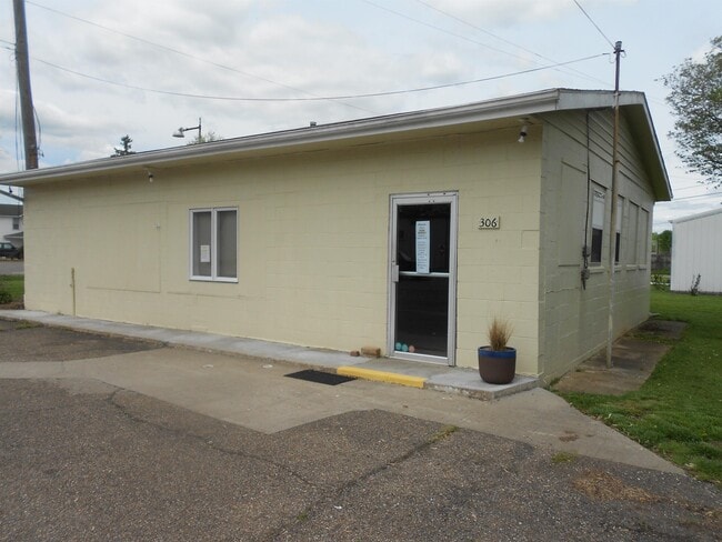 Building Photo - 306 W Union St