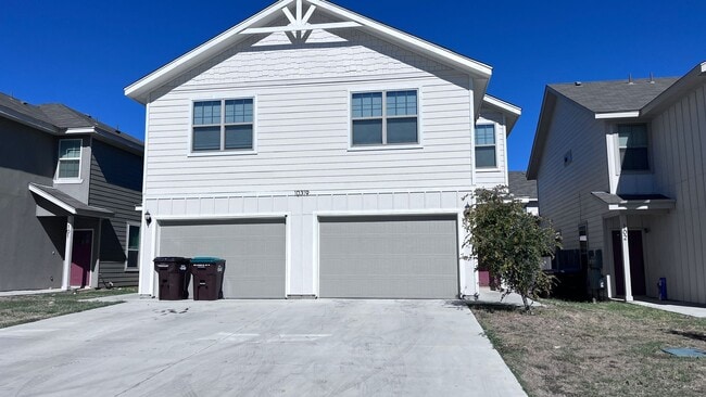 Building Photo - Modern 3-Bedroom Townhome in Gated Community – Prime Location!