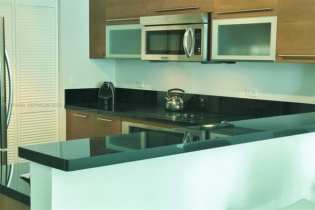 Building Photo - 253 NE 2nd St Unit 2706