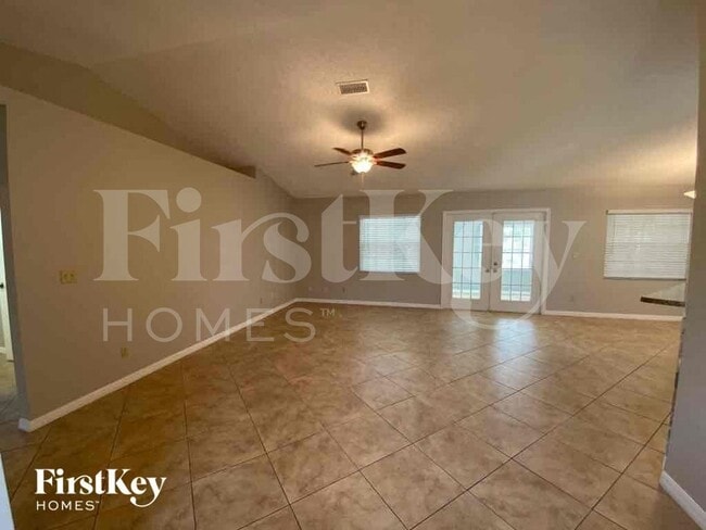 Photo - 944 Devonshire Way