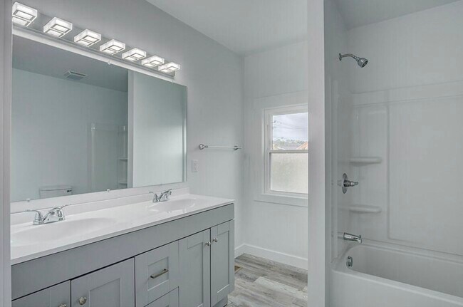 Photo - 1233 Scott St