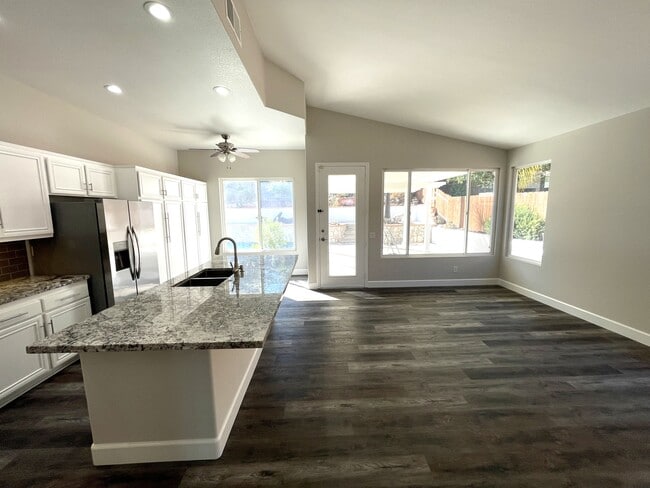 Photo - 1249 Bernardo Ave