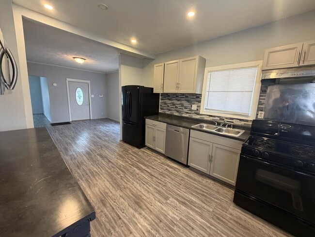 Photo - 115 Conron-E