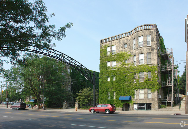 Building Photo - Greystone Court Rental