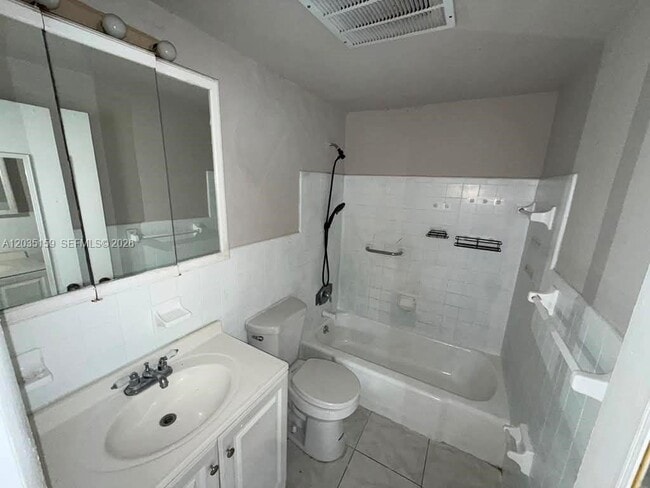 Photo - 2917 Plunkett St Unit 15C