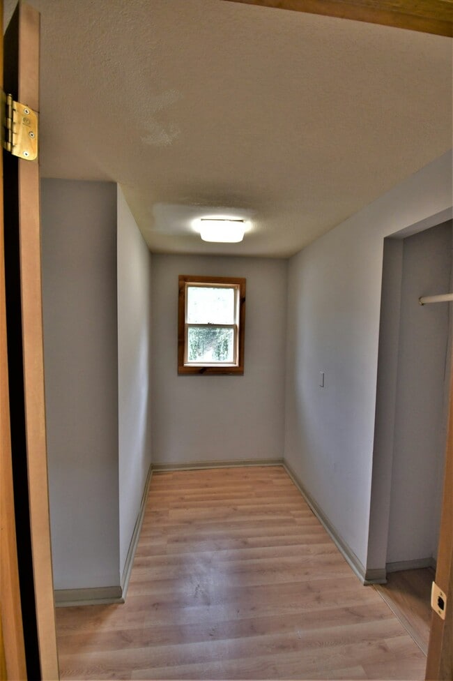 Photo - 710 W 4th St
