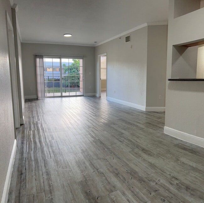 Building Photo - SPECIAL up to 2 Months FREE + $75 App Cred... Unit 10196-D2 - Bostonian