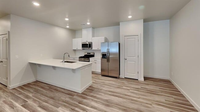 Photo - Luxury 3 Bedroom 2 Bathroom Duplex in Beth...