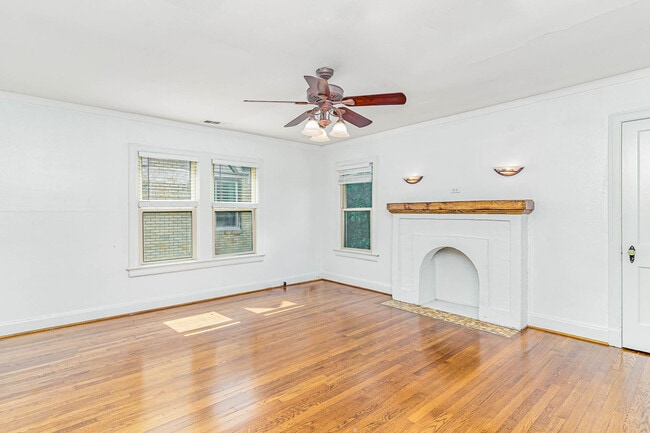 Photo - 5926 La Vista Dr