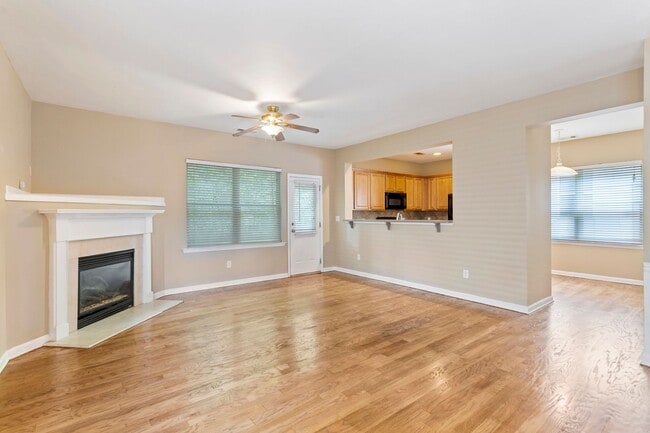 Photo - 4BR in sought after Centennial Lakes
