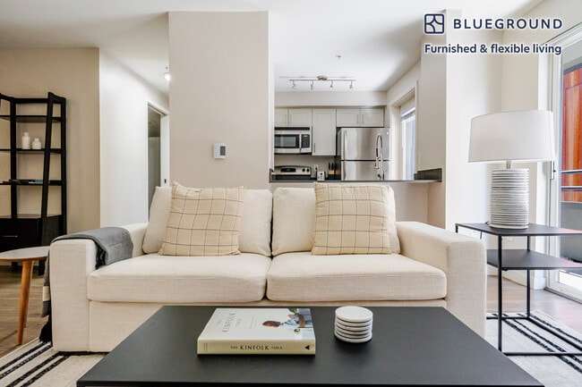 Photo - 526 Yale Ave N Unidad FL4-ID877