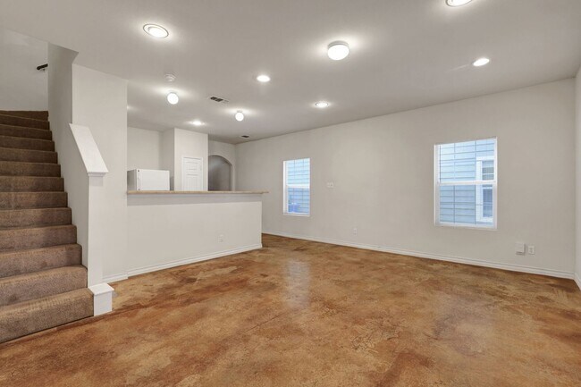 Photo - 7823 Kingsbury Wood Unit 4