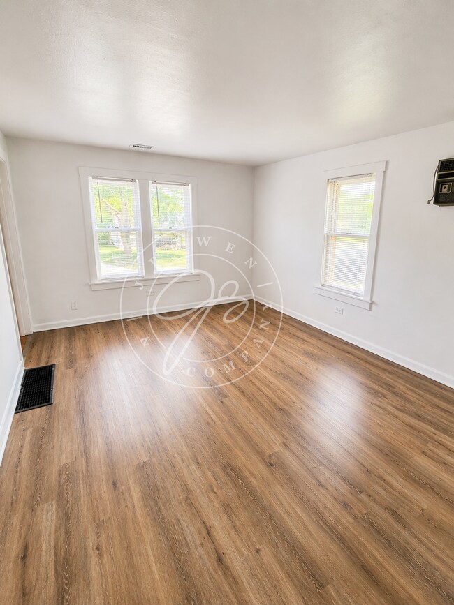 Updated West Toledo Upper unit! 2 Bedroom – Water Included!