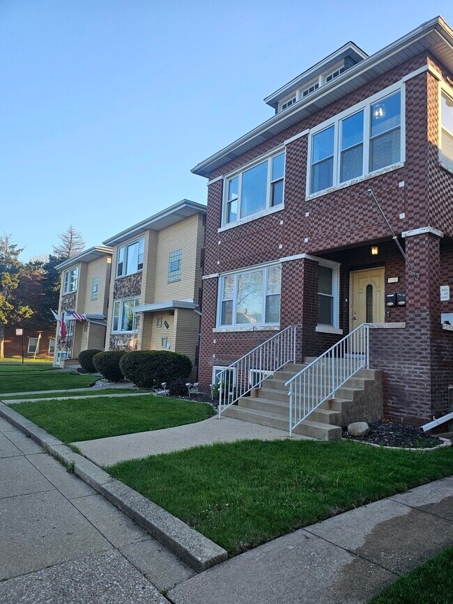 Building Photo - 6152 S Kolin Ave