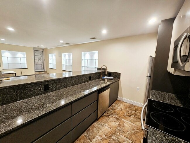 Photo - 25 Saint Marys Ct Unit 3