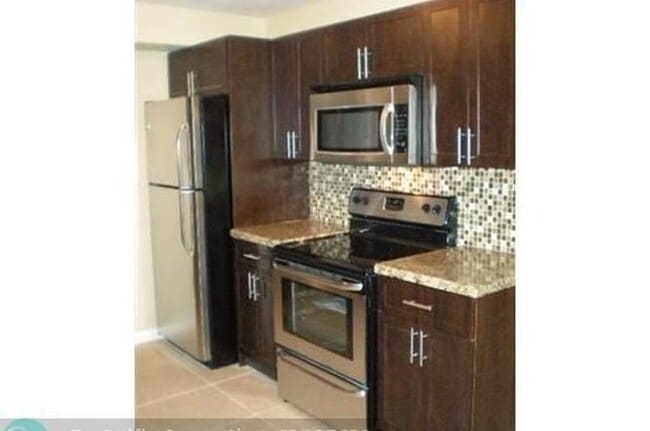 Building Photo - 2705 NW 73rd Ave Rental