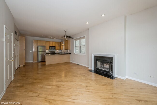 Photo - 2215 W Augusta Blvd Unit 2W