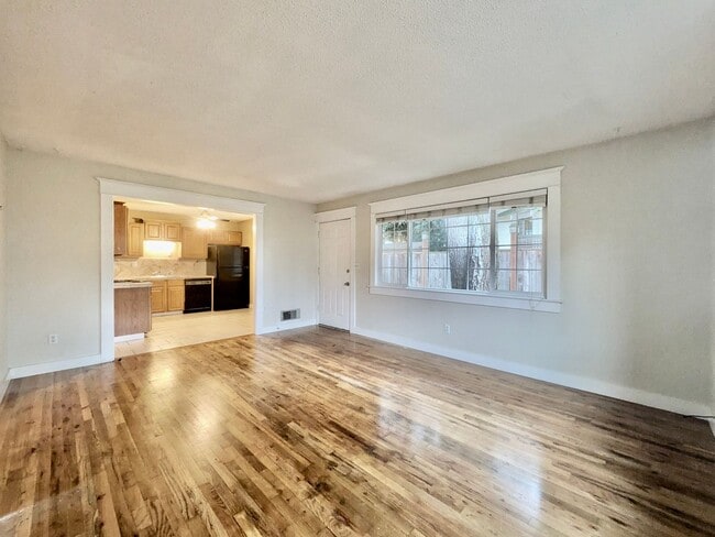 Photo - Discover Your New Home in the Heart of the Desirable Sellwood Neighborhood! Water/Sewer/Garbage I...