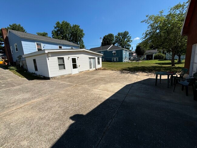 Photo - 210 Boston Dr