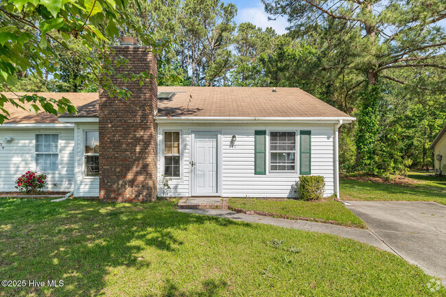 Building Photo - 141 Pine Crest Dr Rental