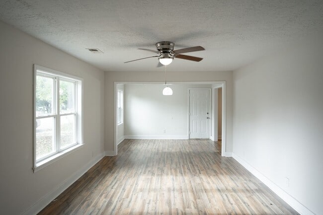 Photo - 2001 Hiram Rd