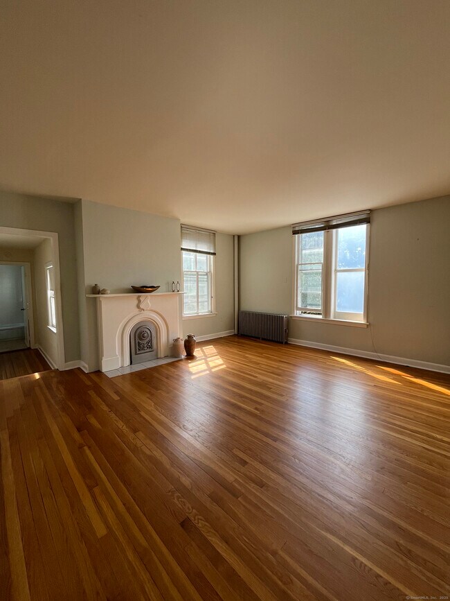 Building Photo - 218 Flax Hill Rd Unit 5 Rental
