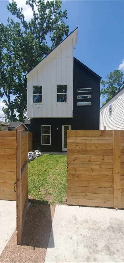 Photo - 9433 Pembrook St
